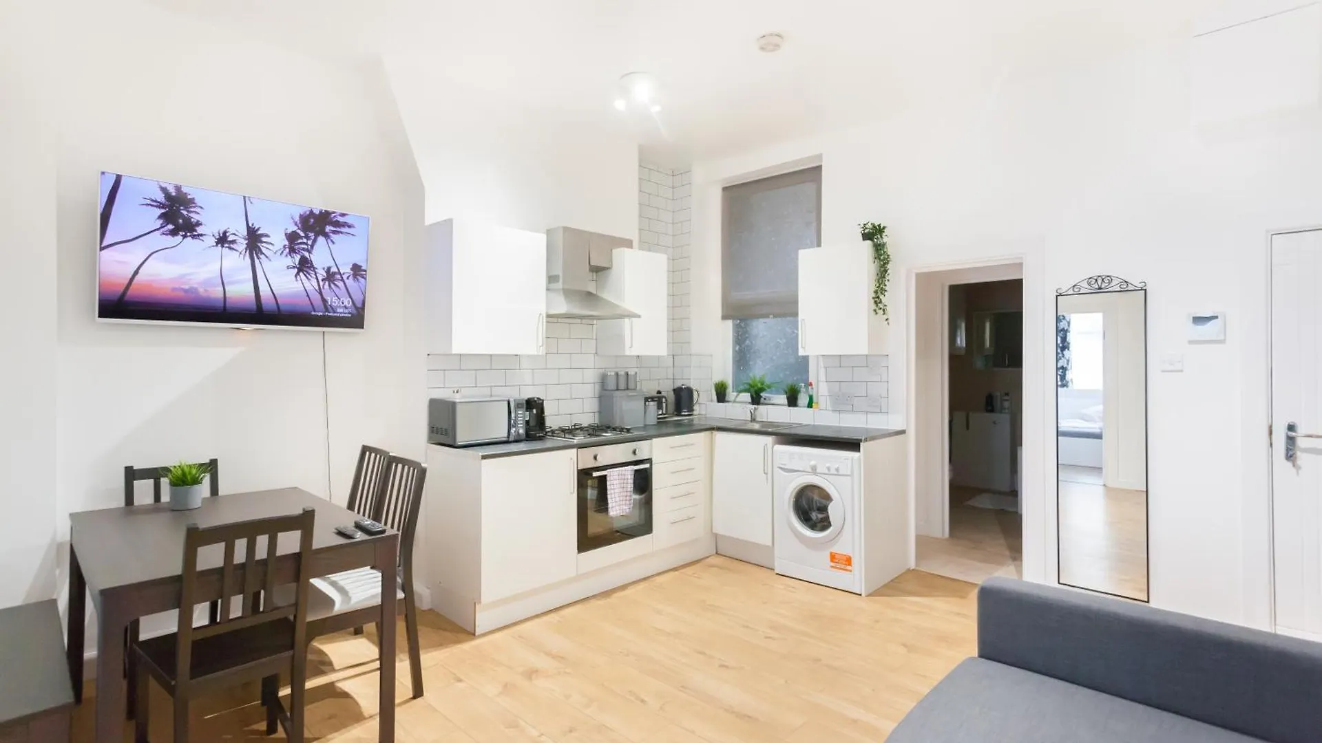 Brilliant 2 Bedrooms Flat Next To The Station London United Kingdom