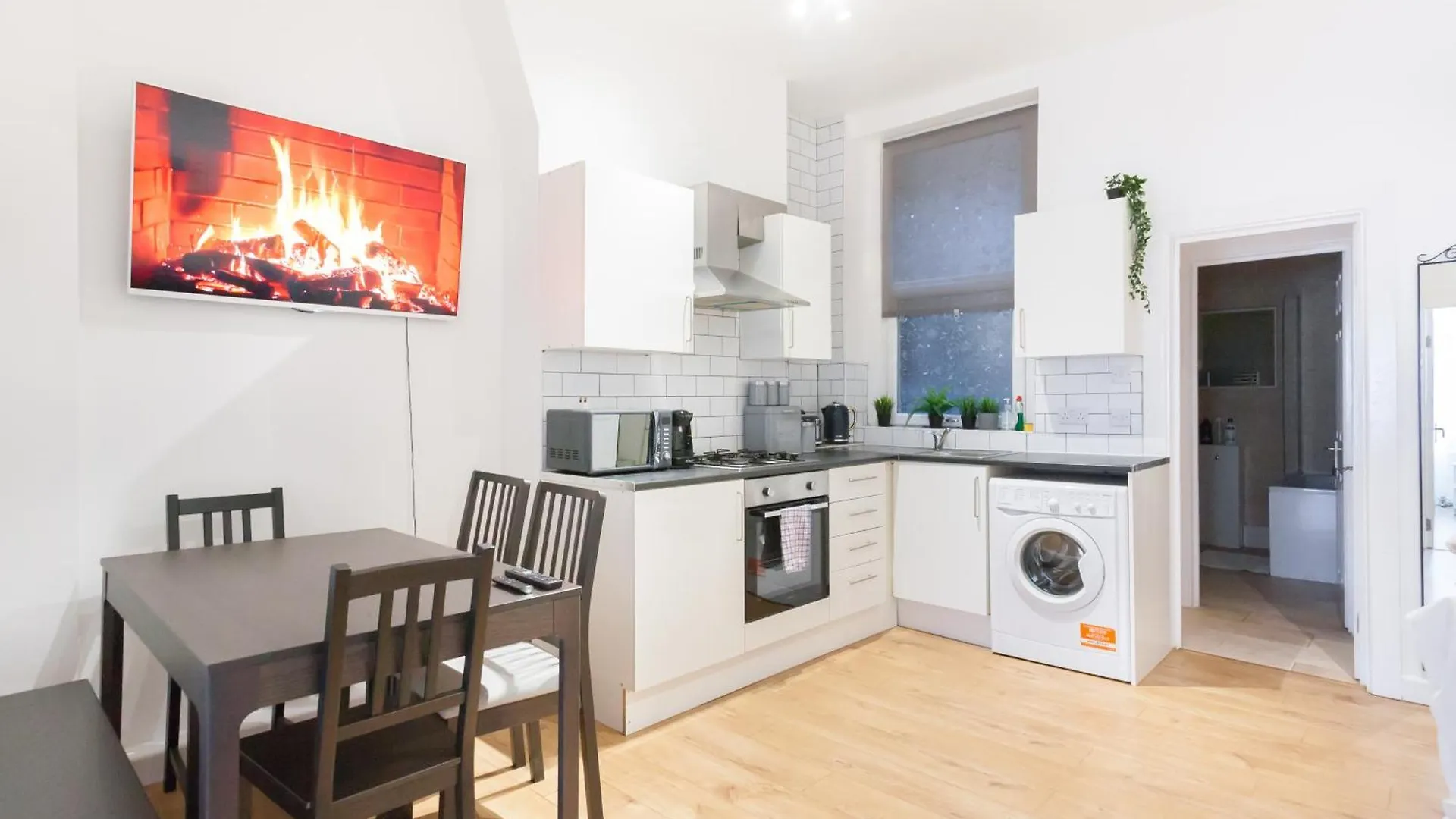 Apartment Brilliant 2 Bedrooms Flat Next To The Station London